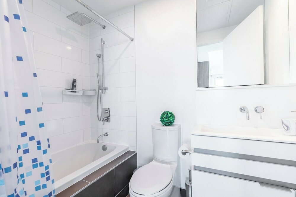 Фото Bonvoy Suites Eaton Centre