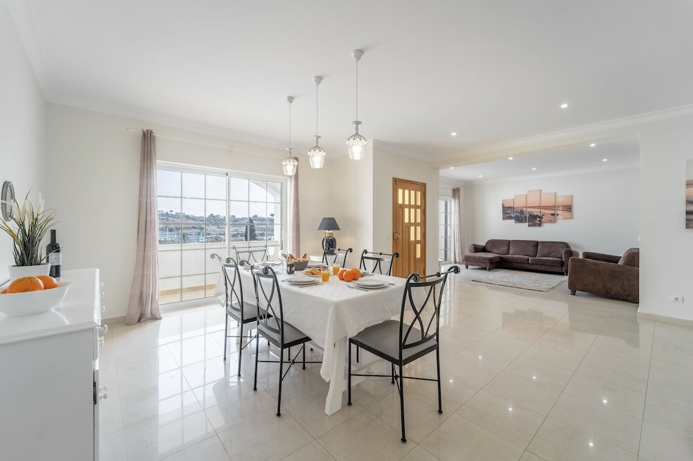 Фото Villa Lemos by HelloVacations