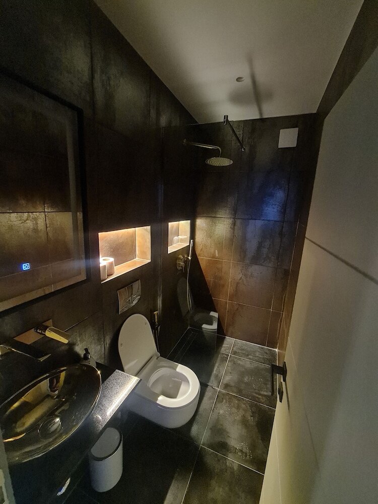 Фото La Mirage Suites & Apartments