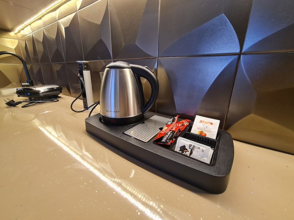 Фото La Mirage Suites & Apartments