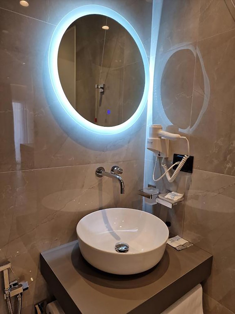 Фото Admiro Hotel