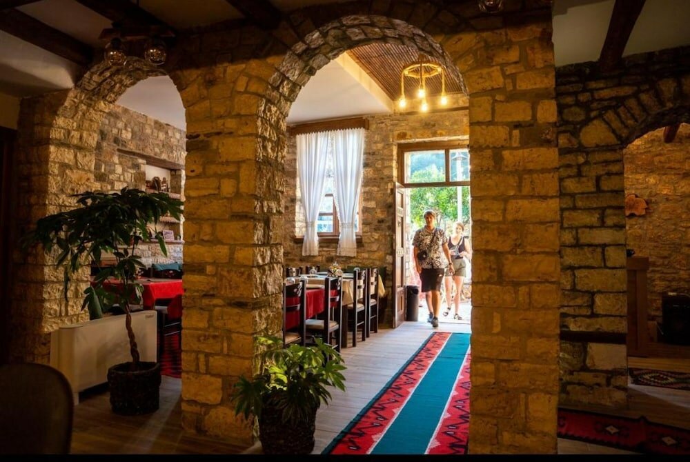 Фото Hotel Kapllani