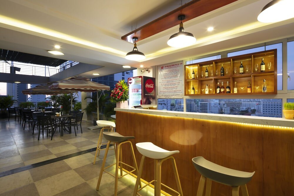 Фото Maple Leaf Hotel & Apartment