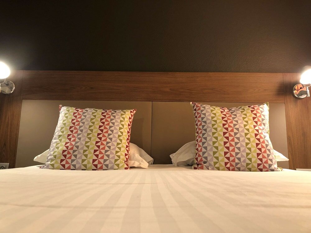 Фото Campanile Chartres Centre - Gare - Cathédrale