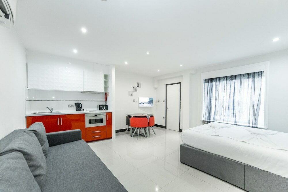 Фото Imperial Court Suites
