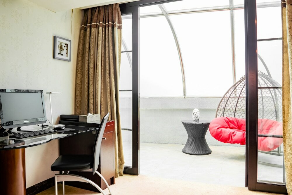 Фото New World Hotel