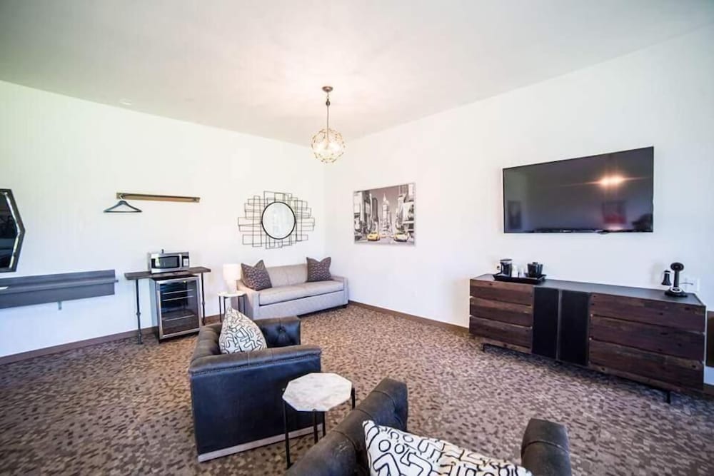 Фото Okoboji Commons Hotel