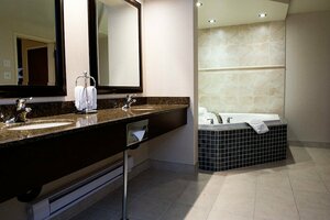 Гостиница Holiday Inn Hotel & x26; Suites-West Edmonton
