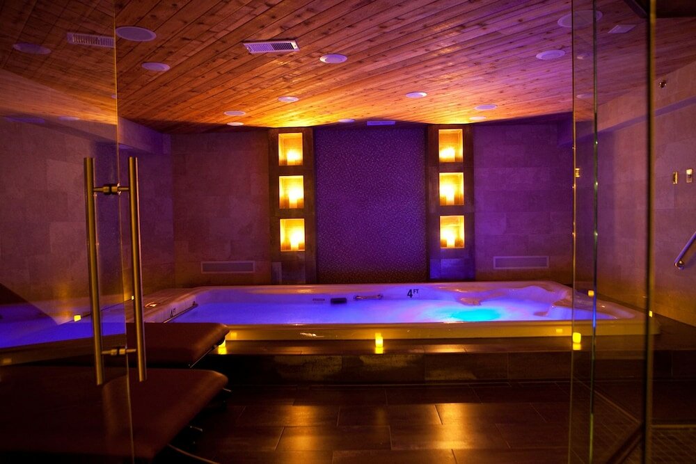Фото The Champagne Lodge & Luxury Suites