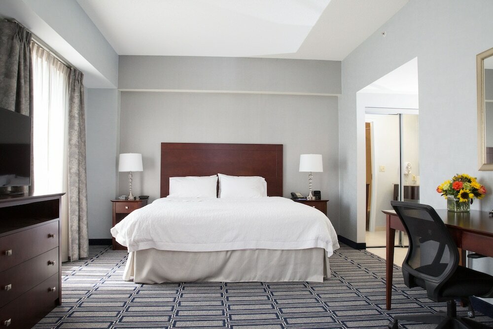 Фото Hampton Inn & Suites Providence Downtown