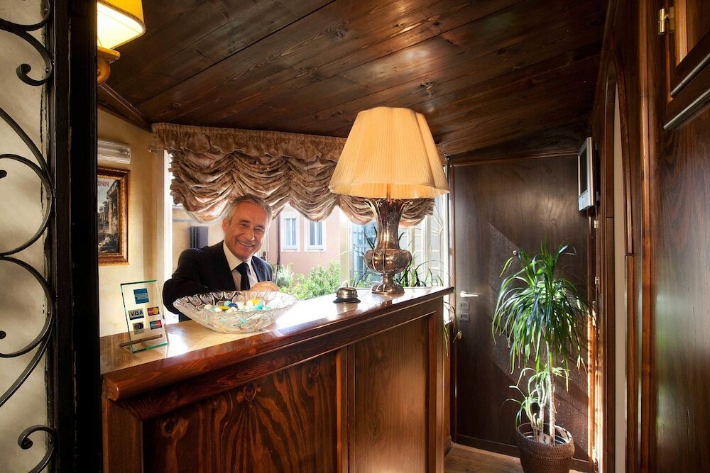 Фото Pantheon Inn