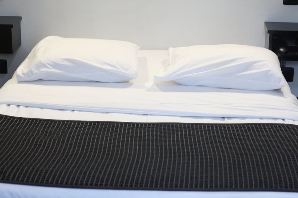 Фото Hôtel de l'Exposition République