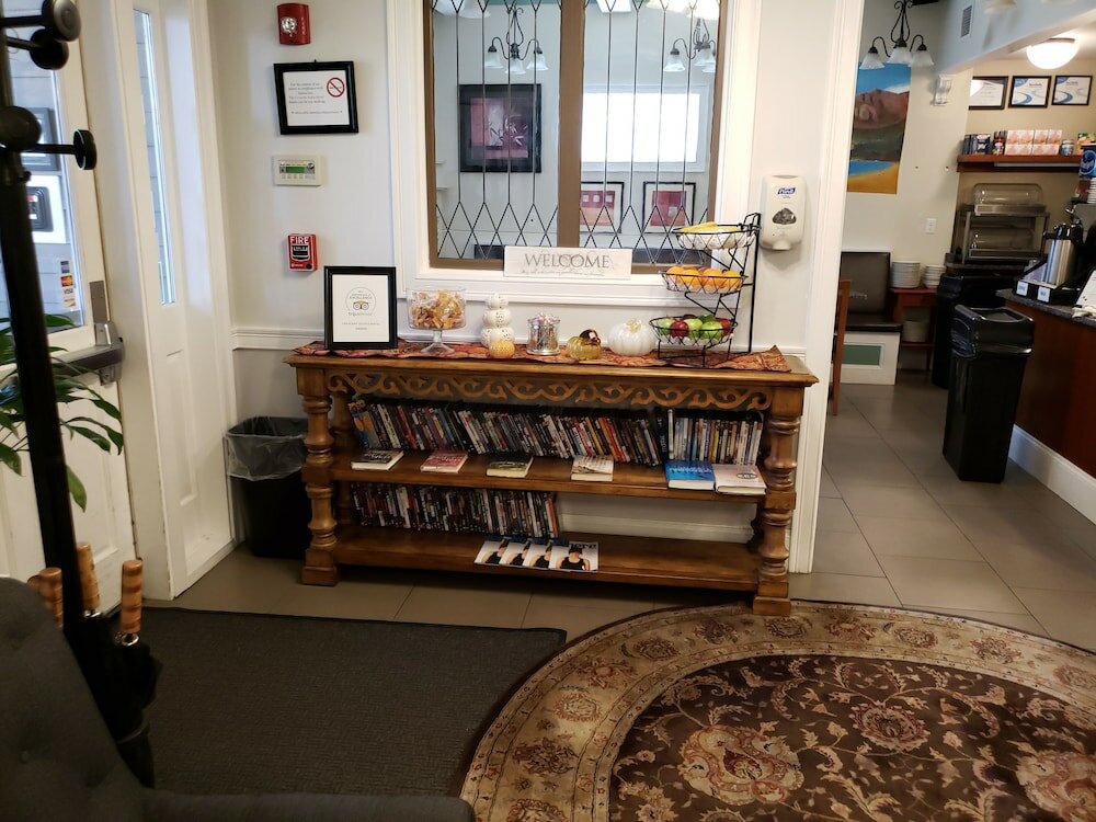 Фото Crescent Suites Hotel