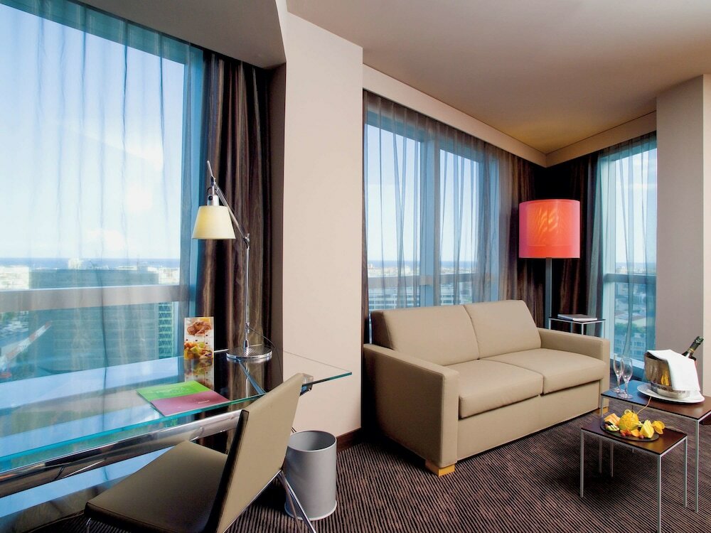 Фото Novotel Barcelona City