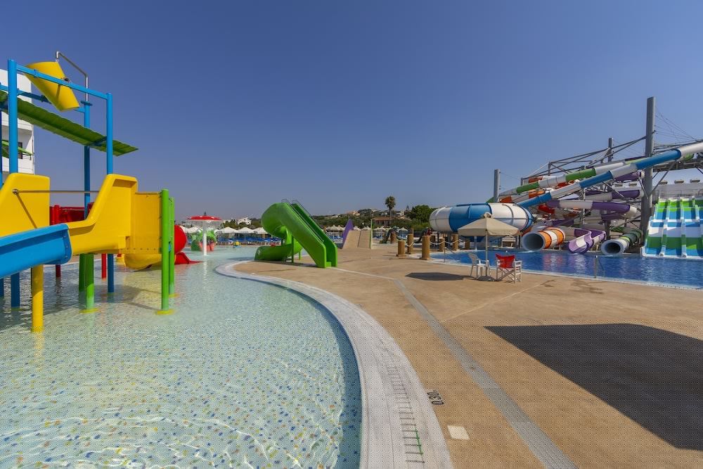 Фото Tofinis Hotel