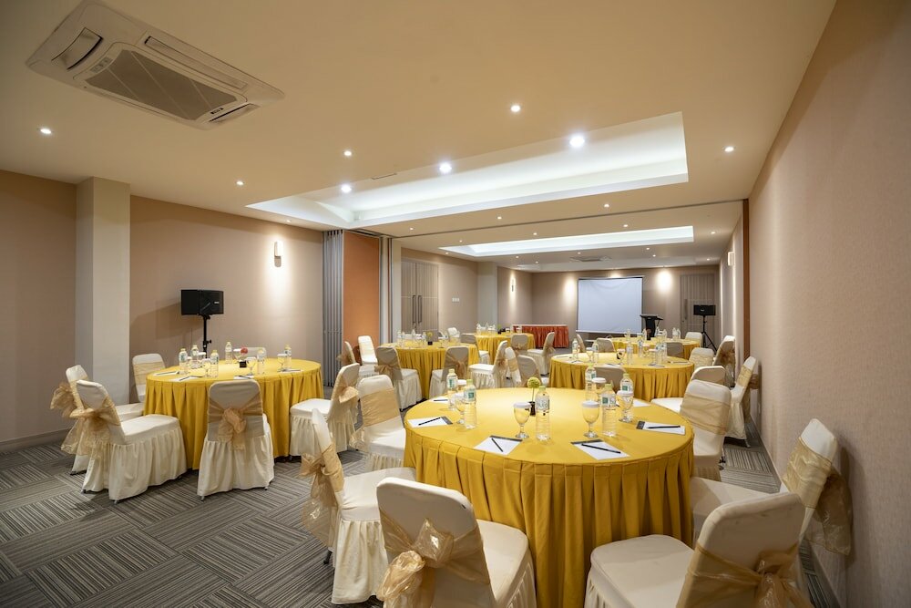 Фото The Gloria Suites Jakarta