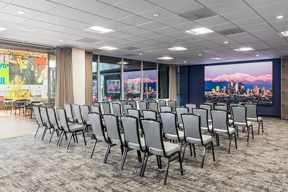 Фото E-Central Downtown Los Angeles Hotel