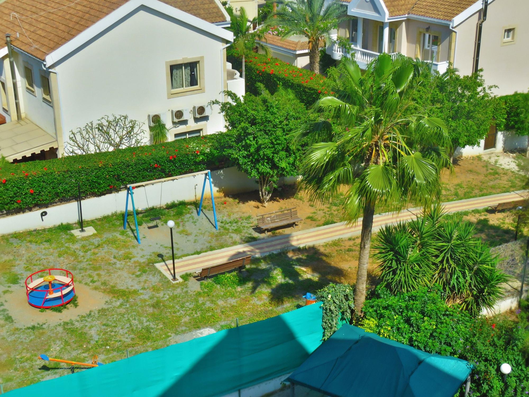 Фото Polyxeni Hotel Apartments