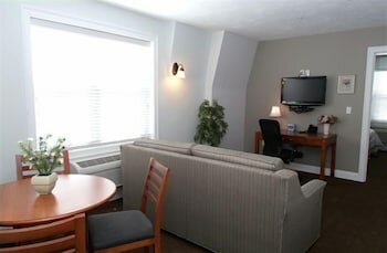 Фото Crescent Suites Hotel