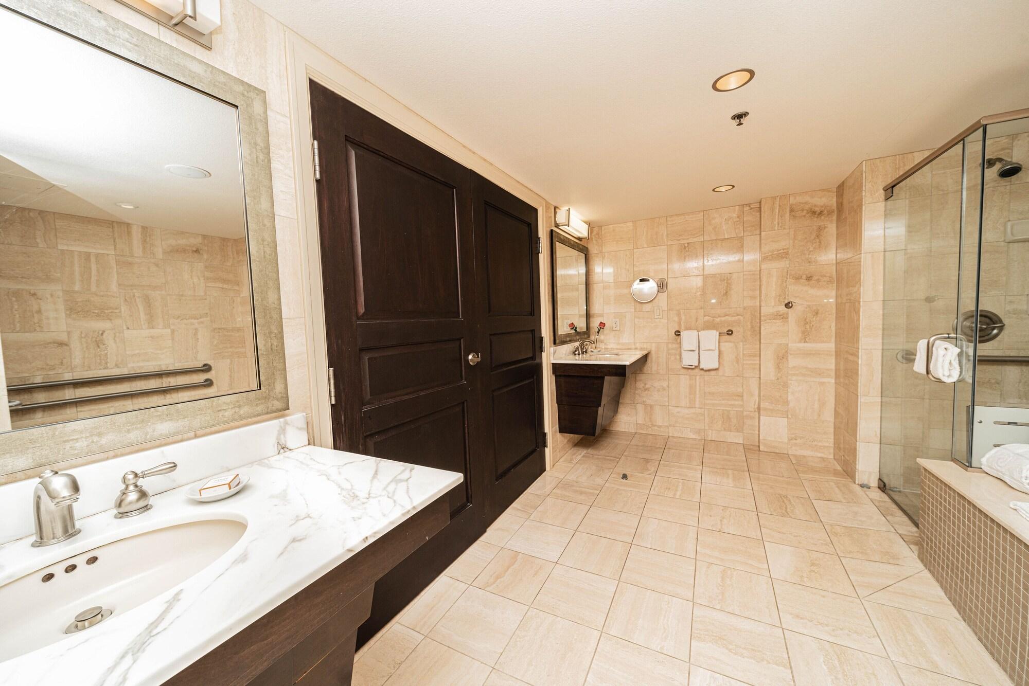 Фото Reno Suites