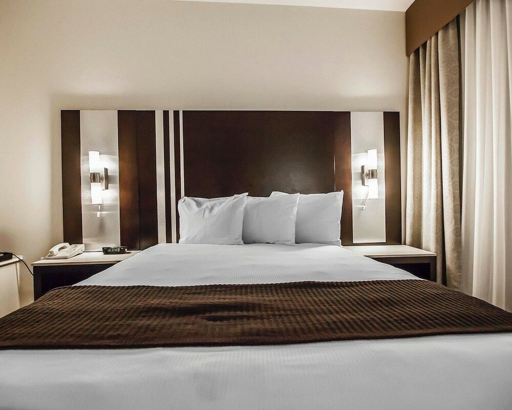 Фото Comfort Hotel Vancouver Airport