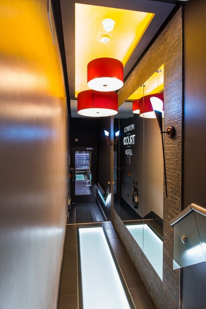 Фото London Court Hotel