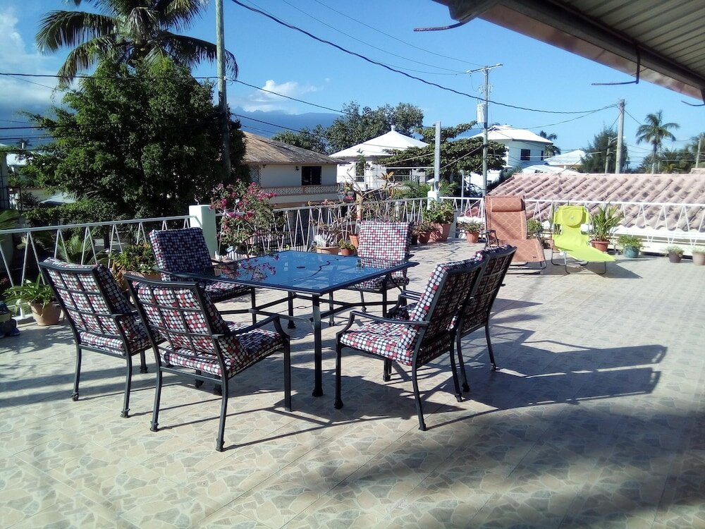 Фото The Red Hut Inn