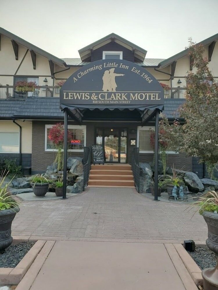 Фото Three Forks Lewis & Clark Motel