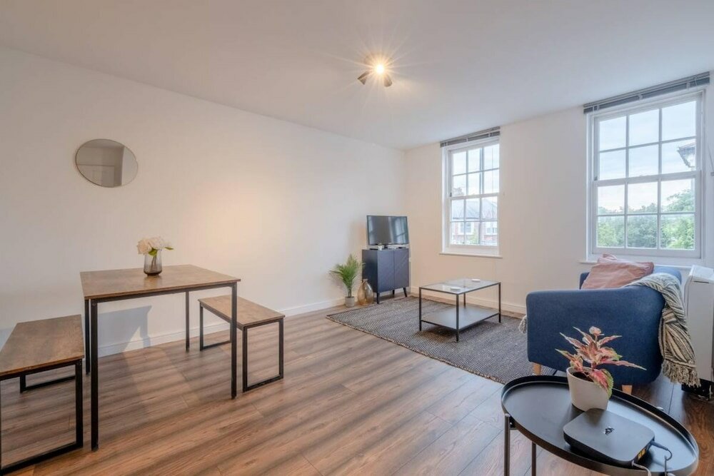 Фото Charming 2 Bedroom in Hackney