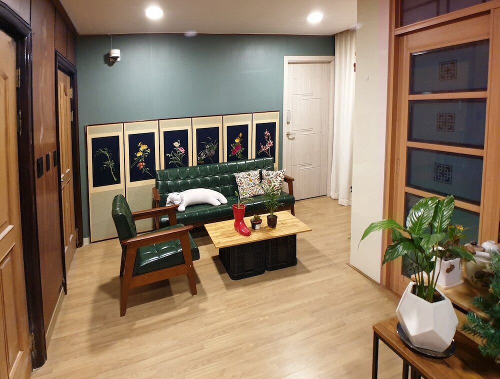 Фото U Guesthouse 2 in Yeonnam Caters to Women - Hostel