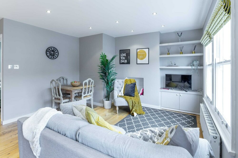 Фото Stylish Shepherds Bush Flat