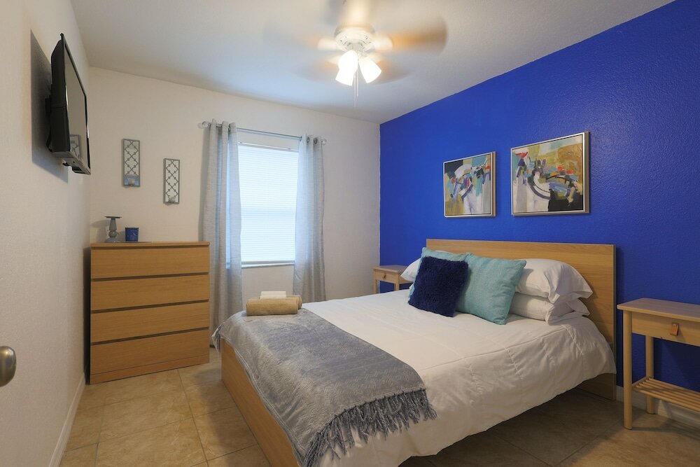 Фото Saint Joseph Suites Down Town Tampa