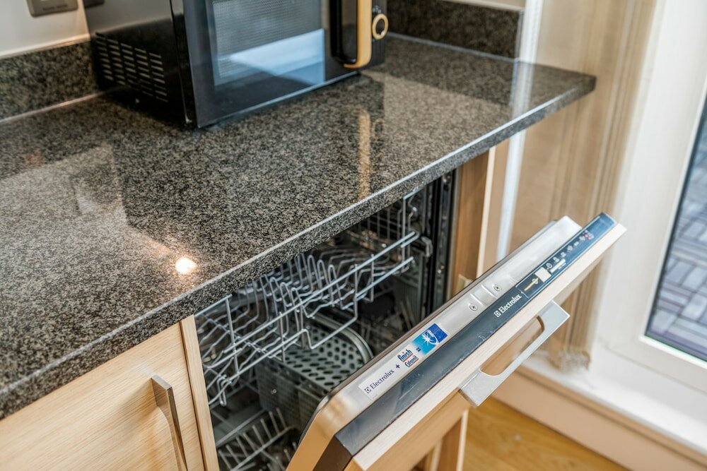 Фото Swanky Stratford Duplex Apartment