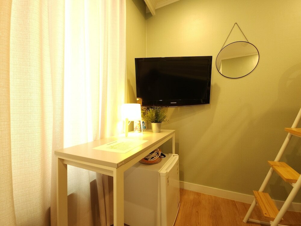 Фото Oyo Rooftop Hostel