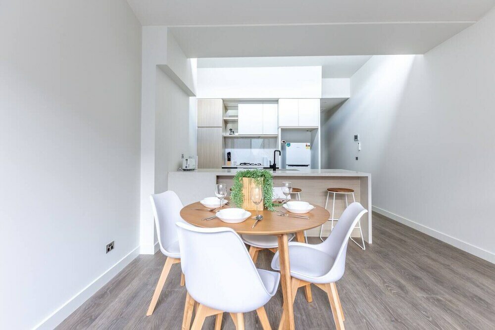 Фото Elegant Stylish Living@mooneeponds Wifi/parking