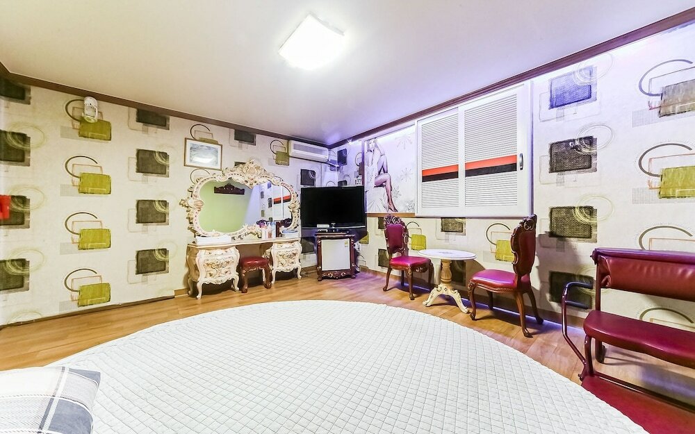 Фото Busan Janglim Blue Moon Hotel