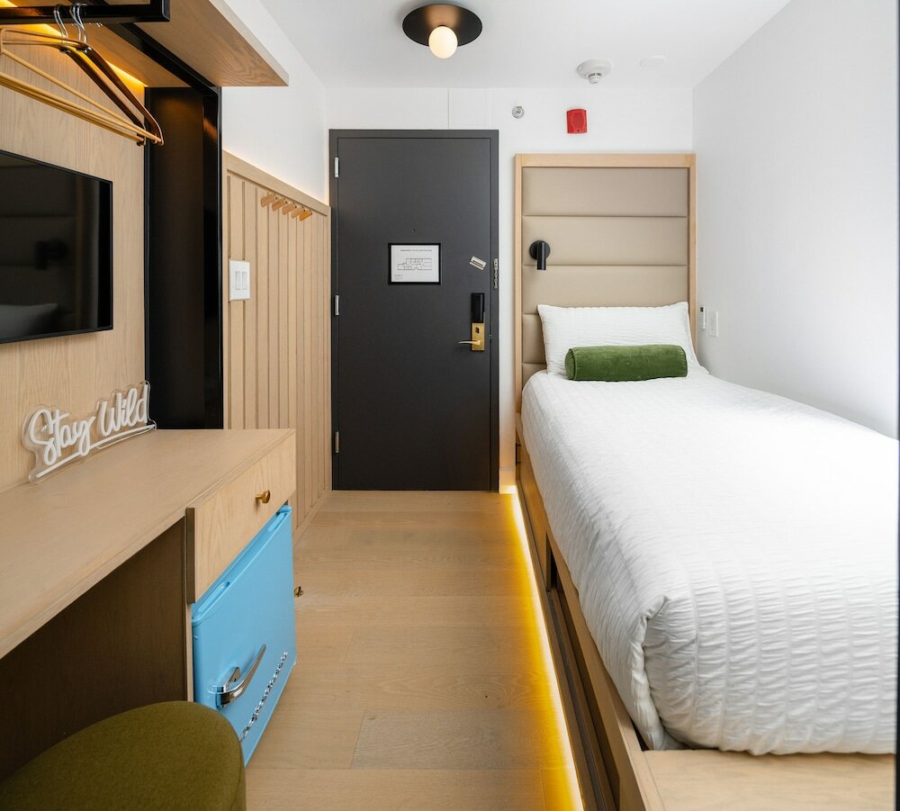 Фото Little Charlie Hotel