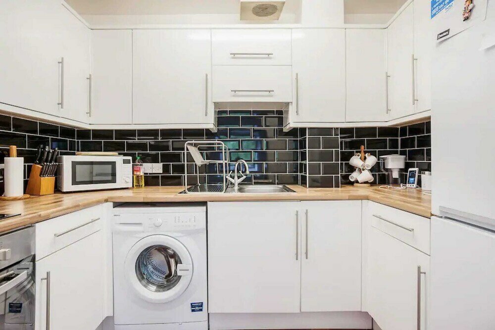 Фото Modern and Homely 2 Bedroom by Canary Wharf