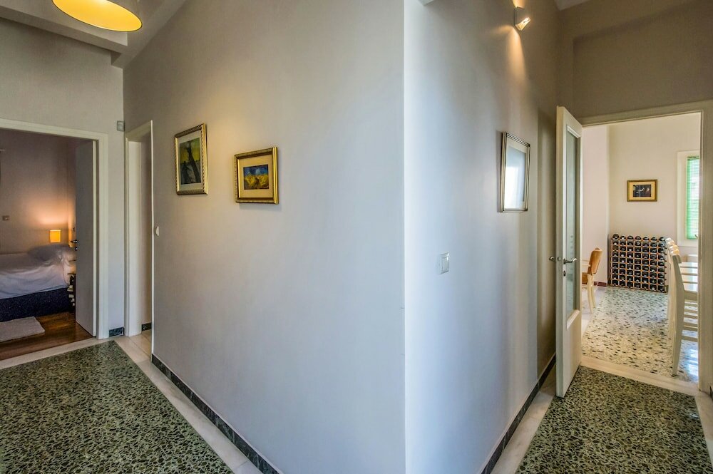 Фото The Mansion