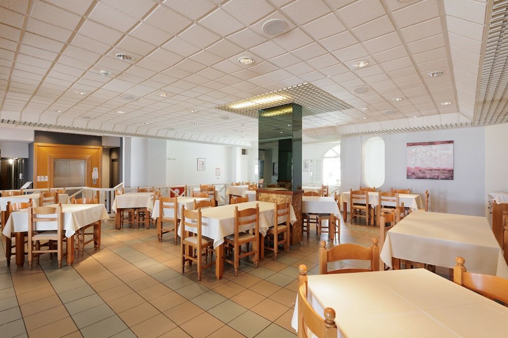 Фото Aphrodite Beachfront Hotel by Konnect, Roda