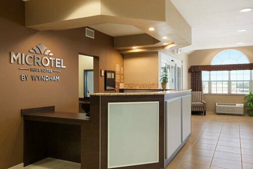 Гостиница Microtel Inn & Suites by Wyndham Kenedy