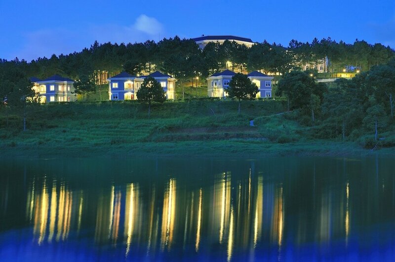 Гостиница Dalat Edensee Lake Resort & SPA