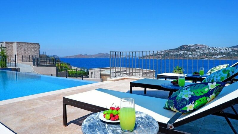 Гостиница 5 Bedroom Luxury Villa With Private Pool and Private Beach in Bodrum-gumusluk 2 в Бодруме
