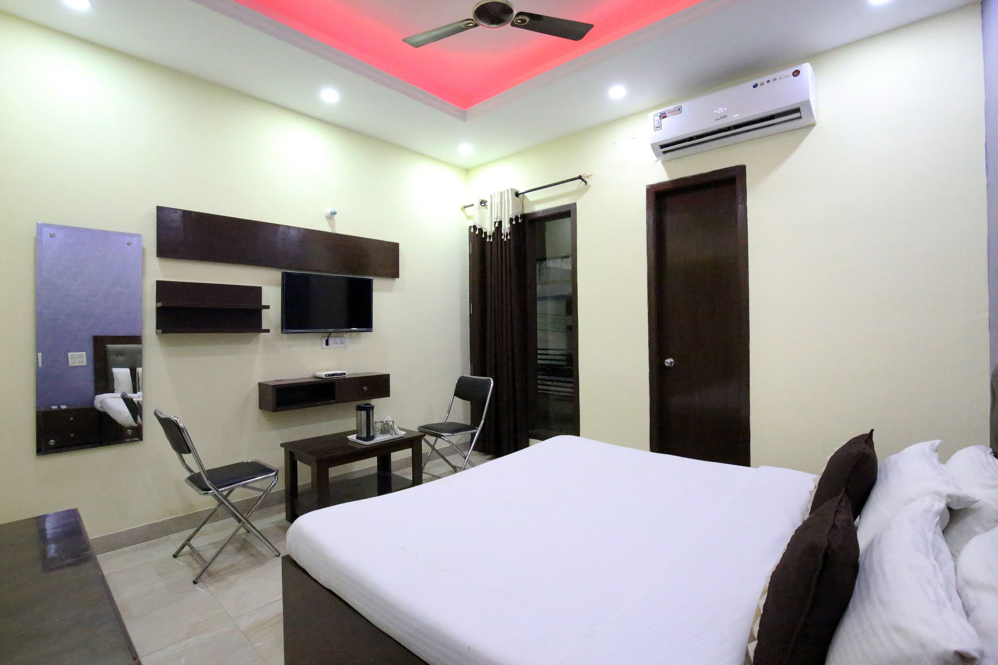 Фото Oyo 7724 Hotel Kohinoor City