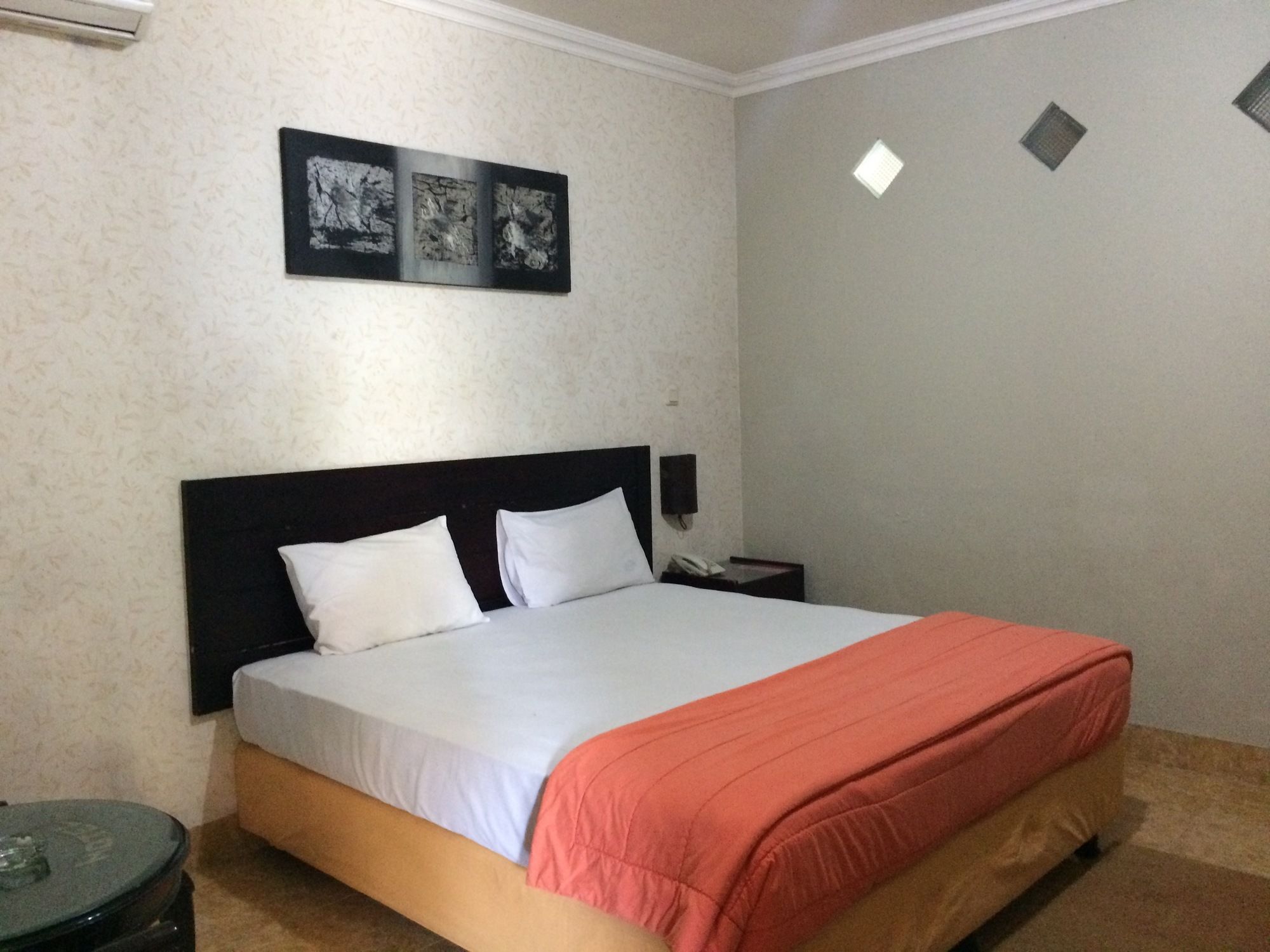 Фото Crown Hotel