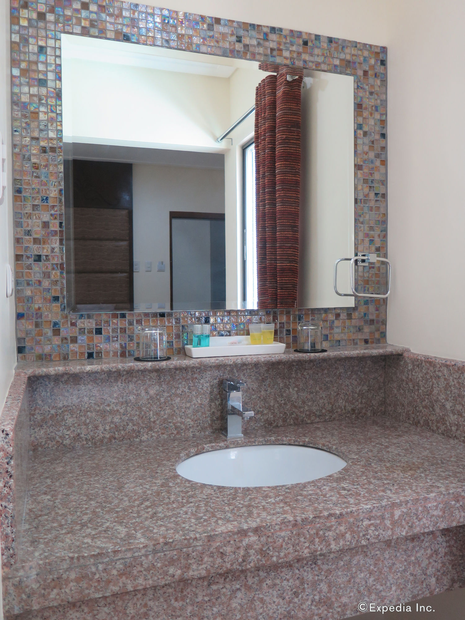 Фото 717 Cesar Place Hotel