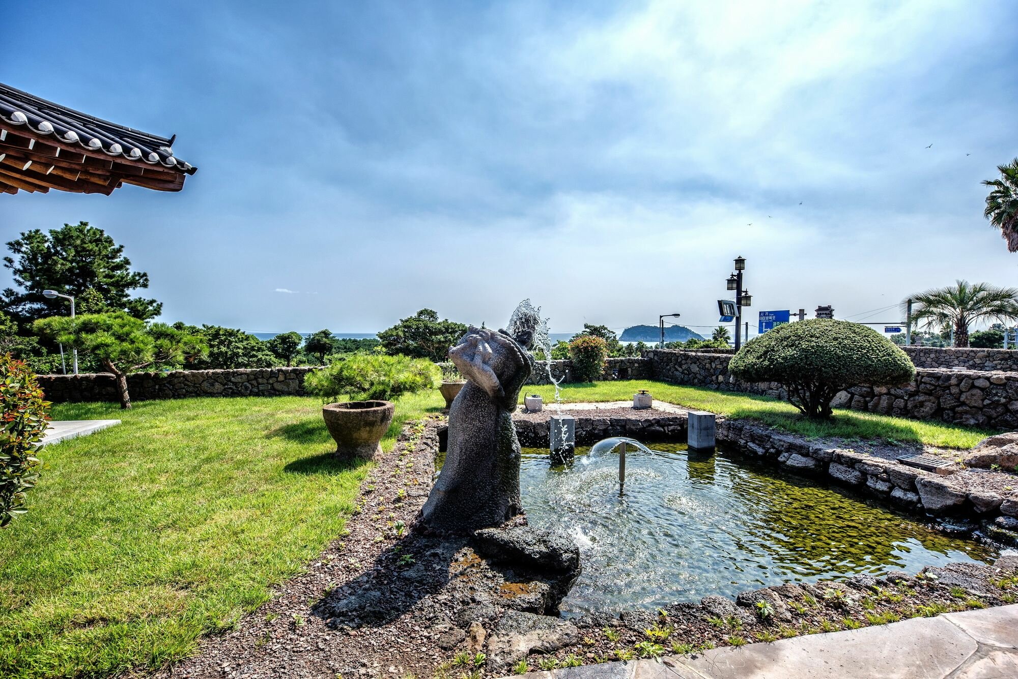 Фото Jeju Hanok Hotel Hallagung