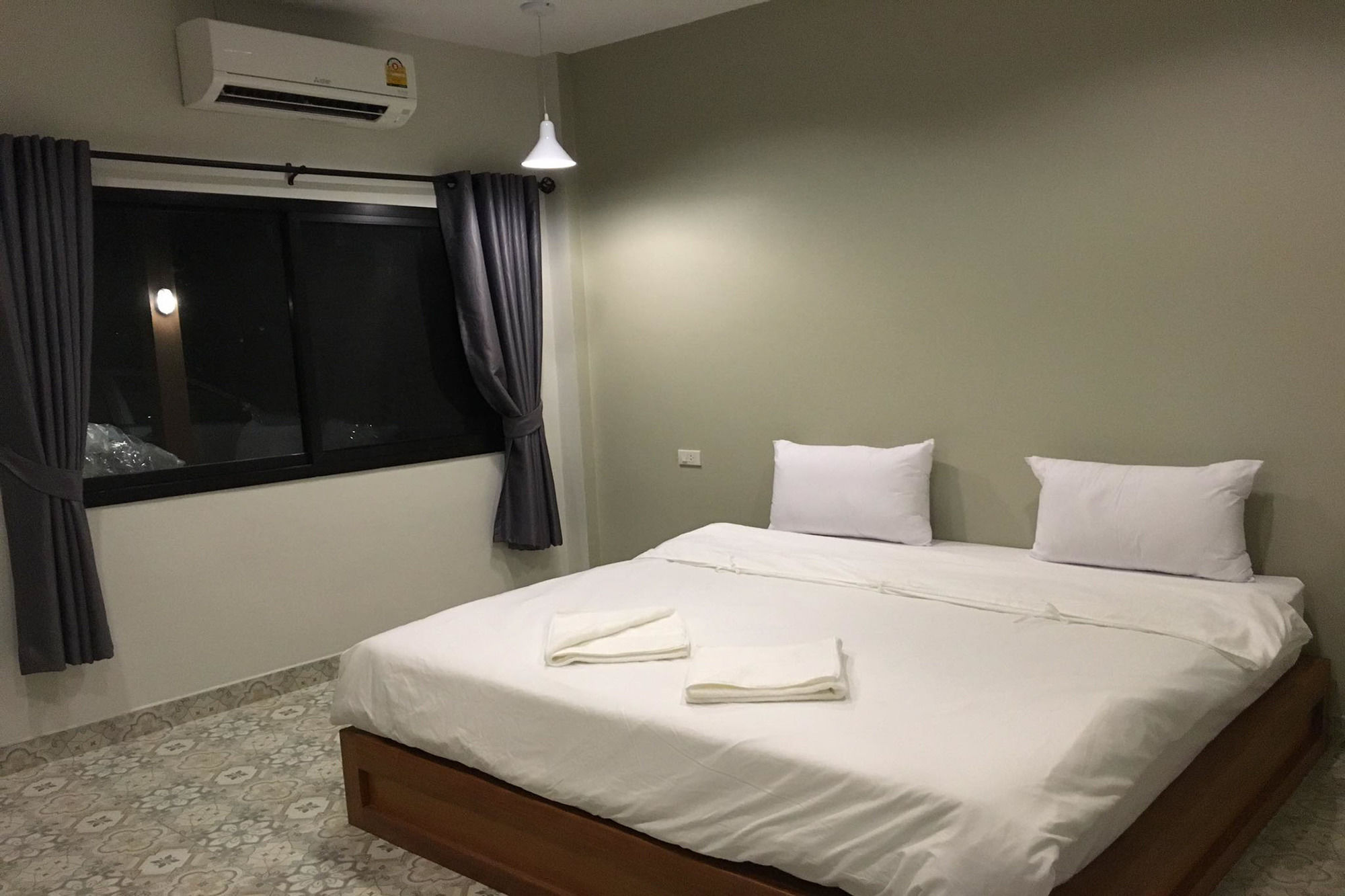 Фото Warm Well Hostel Kanchanaburi