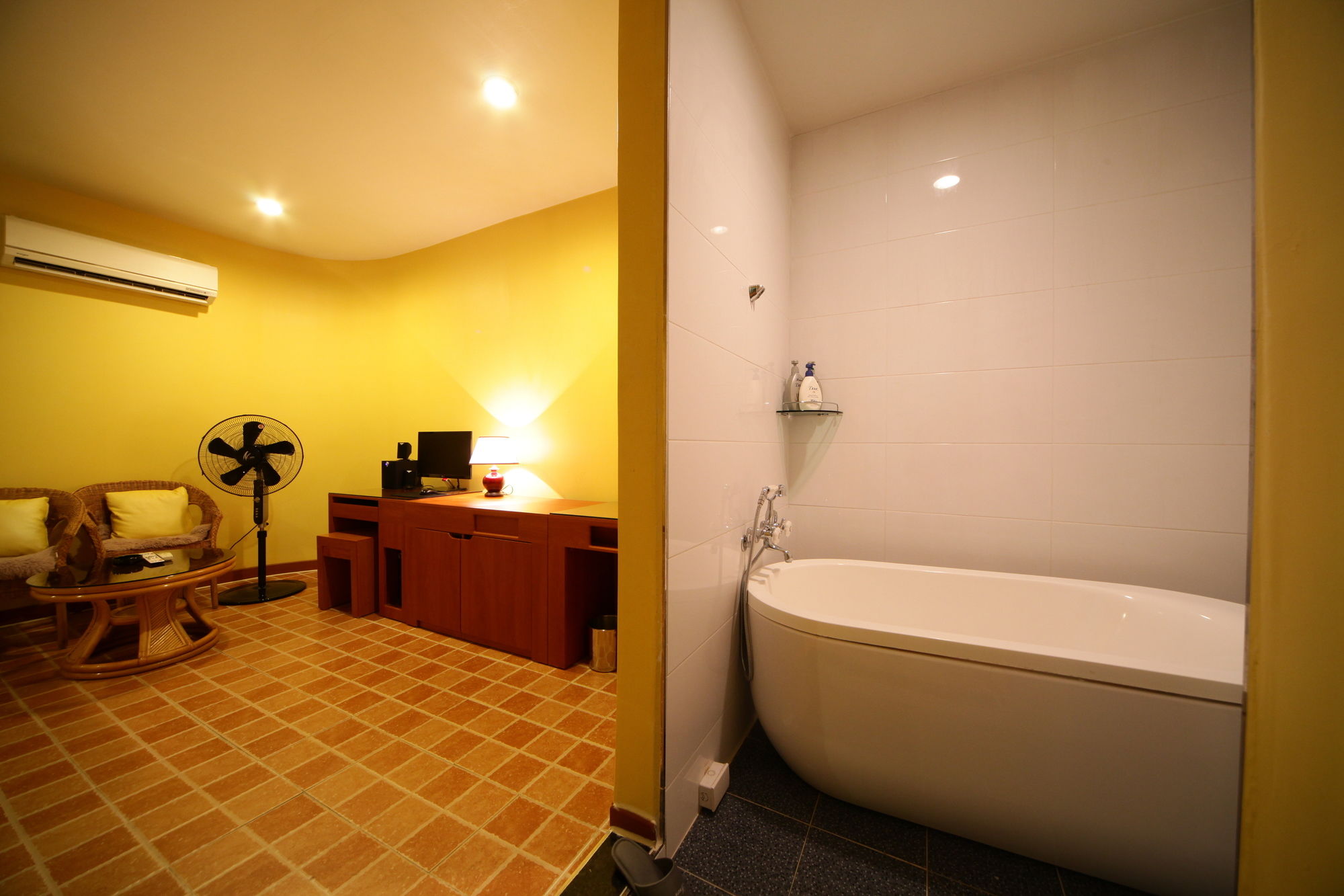 Фото A Hotel Iksan