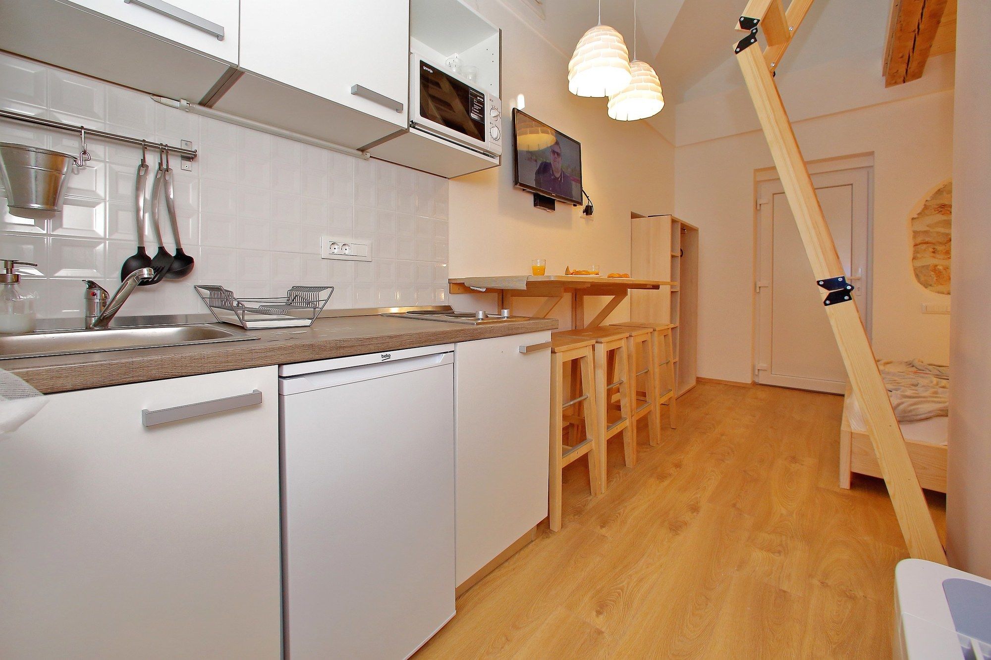 Фото Guverna New City Accommodation